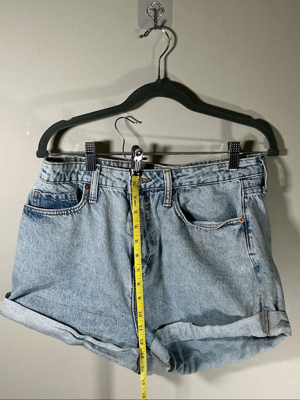 Wild Fable High Rise Mom Jean Shorts Light Wash Denim Size 12/31 - Picture 6 of 7